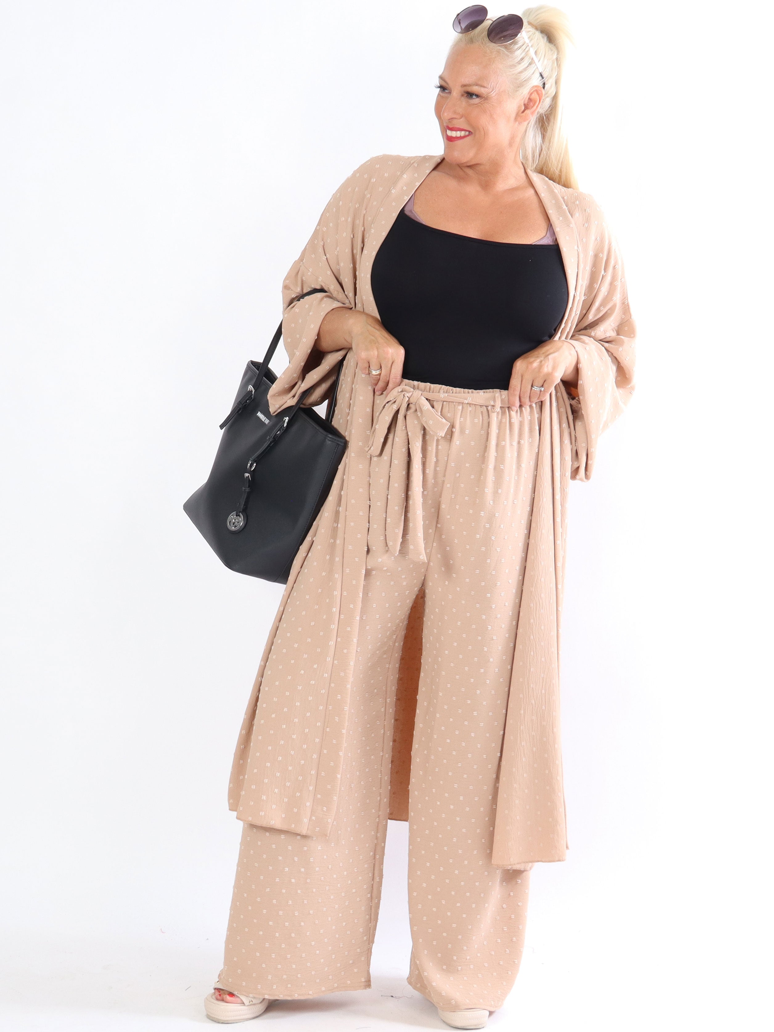 Marbella Pants - Löst sittande byxor med prickigt mönster - Beige